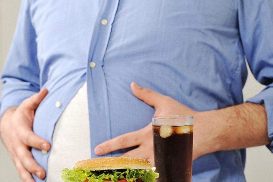 Thói quen ăn quá no có thể dẫn đến việc bổ sung nhiều calo nhiều hơn mức cần thiết